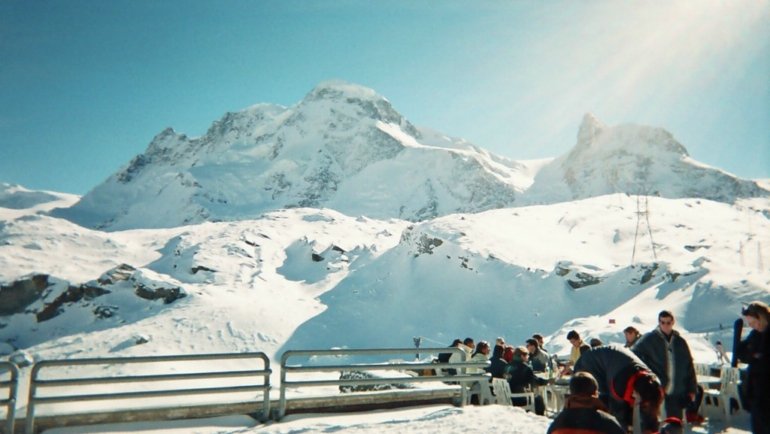 a backpacking travel to europe R002-025
