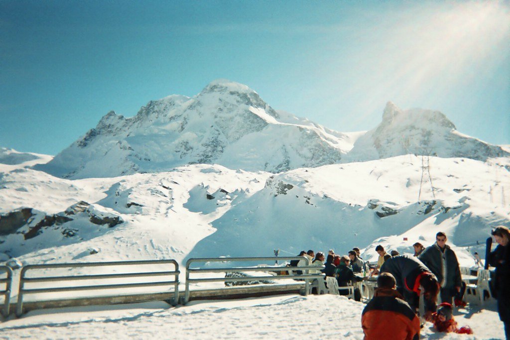 a backpacking travel to europe R002-025